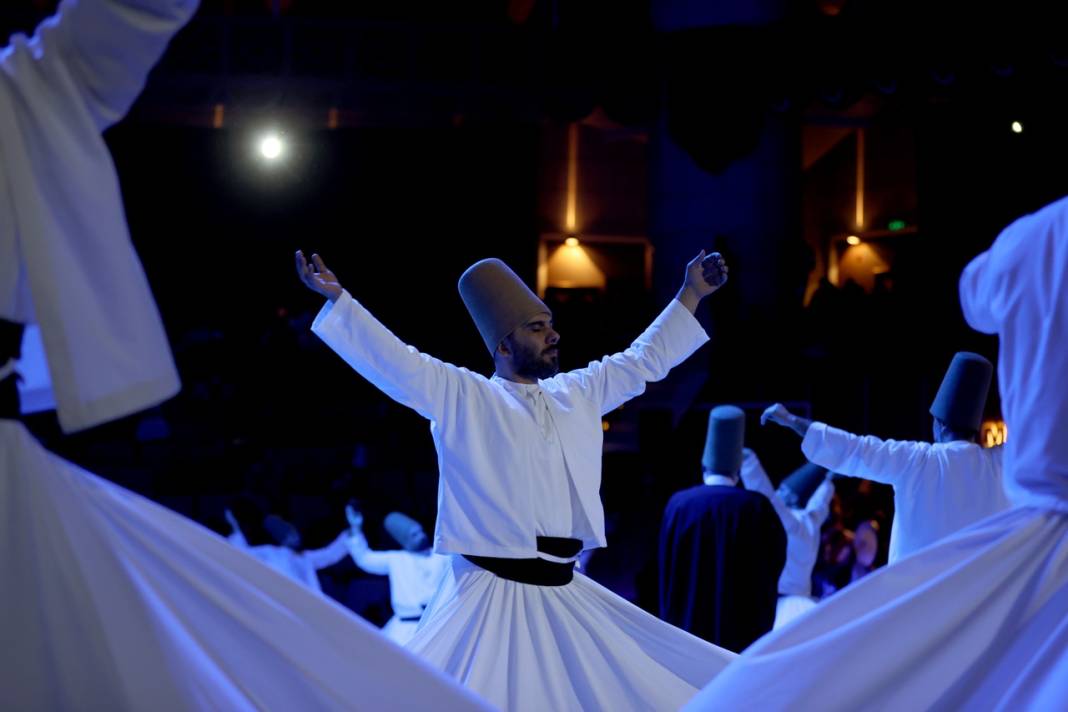 Mevlana Konya'da  11 gün boyunca sema ile anılacak, binlerce turist takip edecek 9